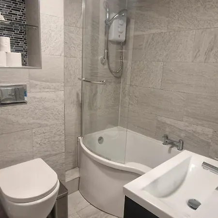 Upgraded & Slick 2bd Heart Of At Christchurch *