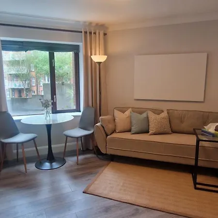 Apartment Upgraded & Slick 2bd Heart Of At Christchurch Dublin