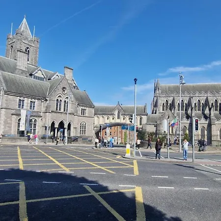 Upgraded & Slick 2bd Heart Of At Christchurch دبلن