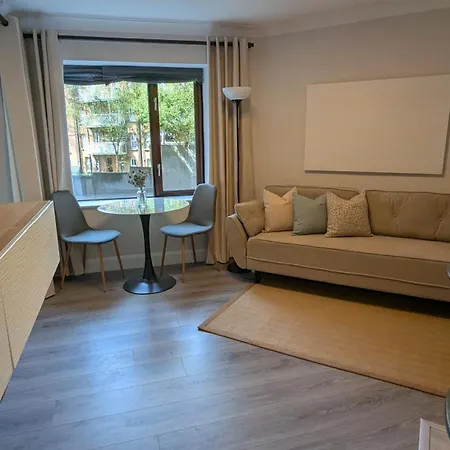 Upgraded & Slick 2bd Heart Of At Christchurch
