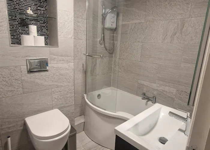 Upgraded & Slick 2bd Heart Of At Christchurch *