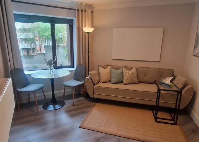 Upgraded & Slick 2bd Heart Of At Christchurch