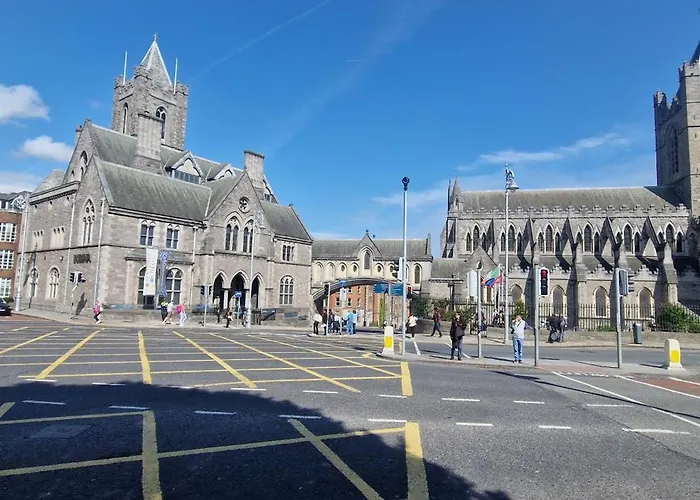 Upgraded & Slick 2bd Heart Of At Christchurch Dublin