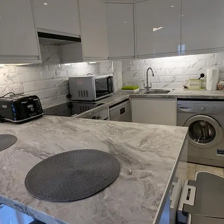 Upgraded & Slick 2bd Heart Of At Christchurch Apartman *