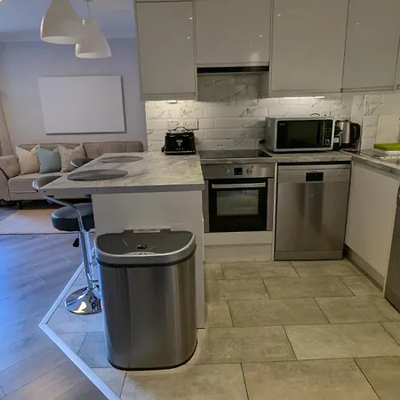 Upgraded & Slick 2bd Heart Of At Christchurch Lejlighed *